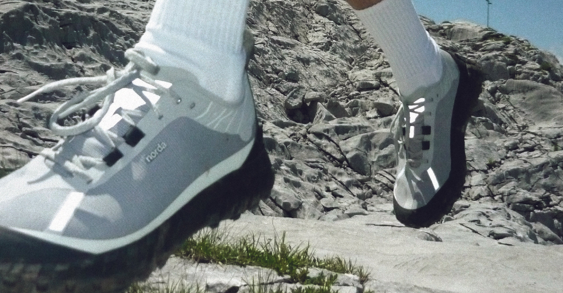 Front Page -Saucony Sales 001A Pewter men shoe collection page banner desktop